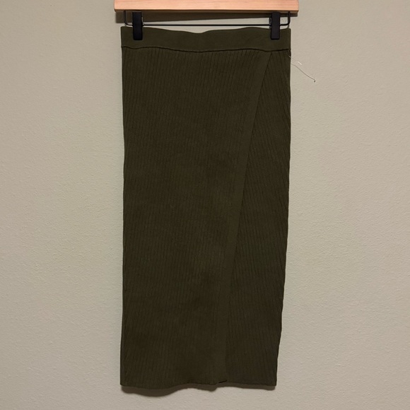 GOOD AMERICAN Sage Green Ribbed Stretchy Straight Pencil Midi Skirt - Size 2 - Picture 4 of 7
